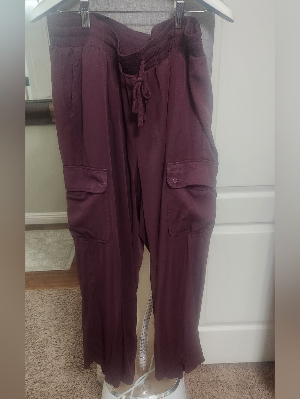 Torrid Burgundy Challis Wide Leg Cargo Pants Size 1 Short - Picture 4 of 9
